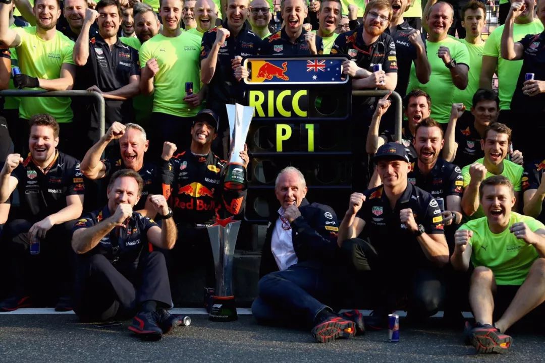 红牛车队绝杀阿斯顿马丁，勒克莱尔带队取胜