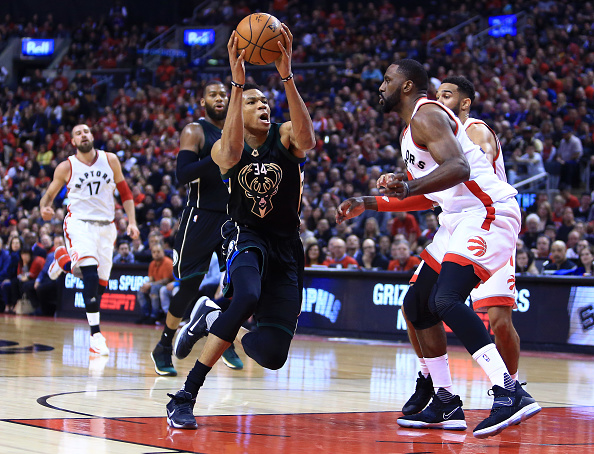 猛龙逆转四川队，字母哥扛起全队