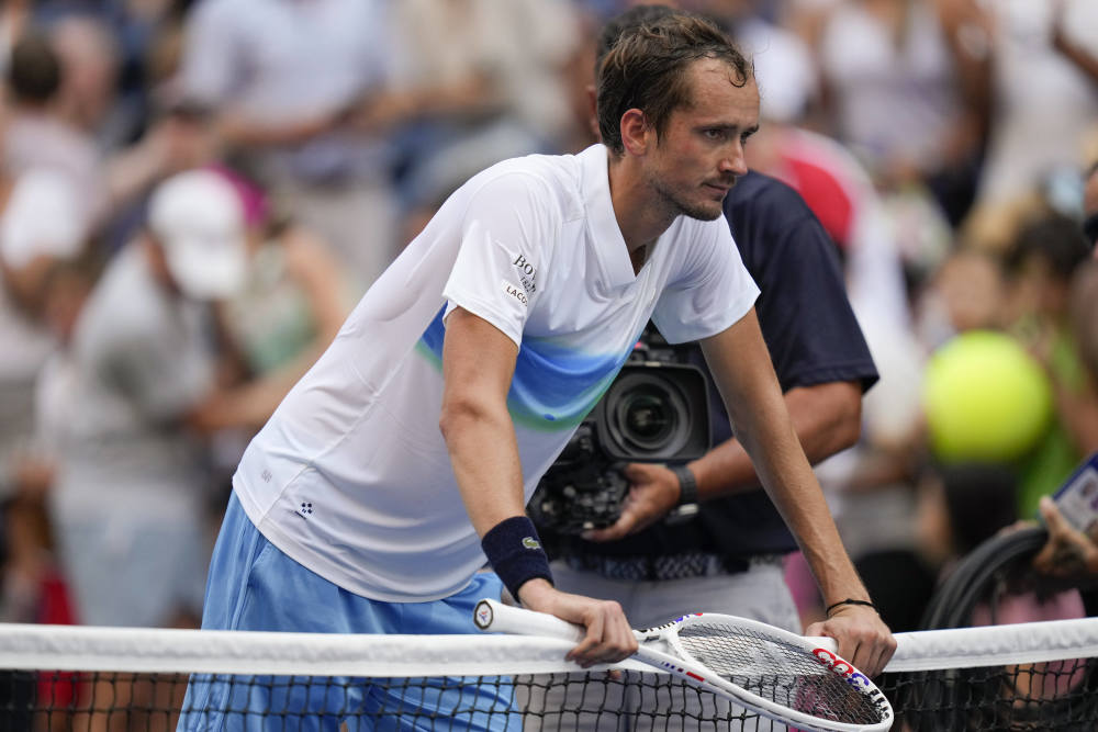 温网横扫拉沃尔杯，梅德韦杰夫惊艳四座