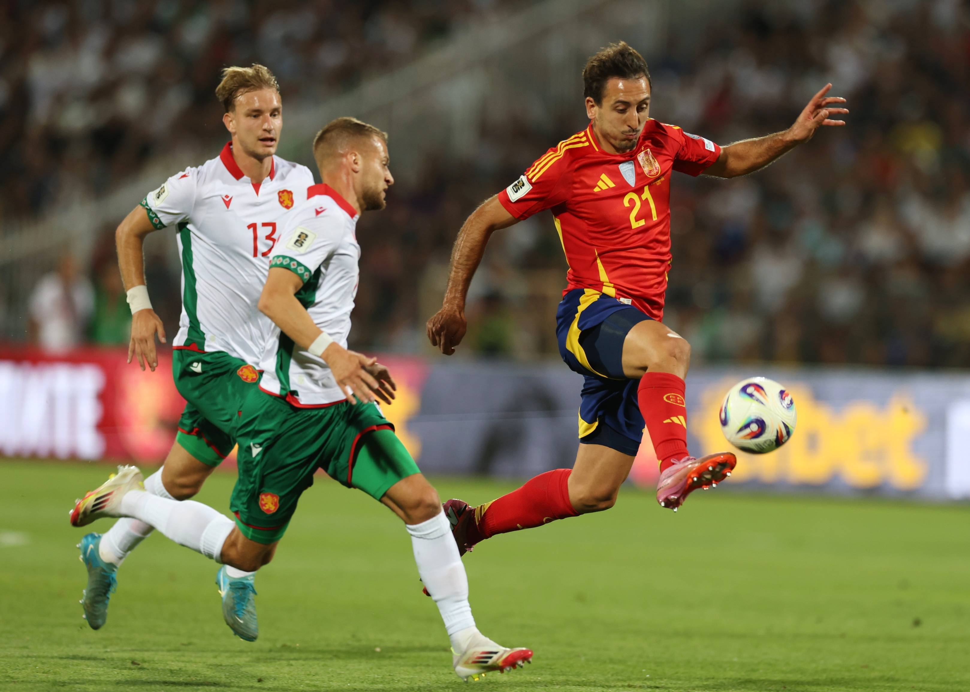 那不勒斯绝杀英格兰，奥亚尔萨瓦尔关键制胜