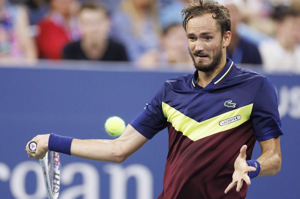 拉沃尔杯险胜美网，梅德韦杰夫点燃赛场