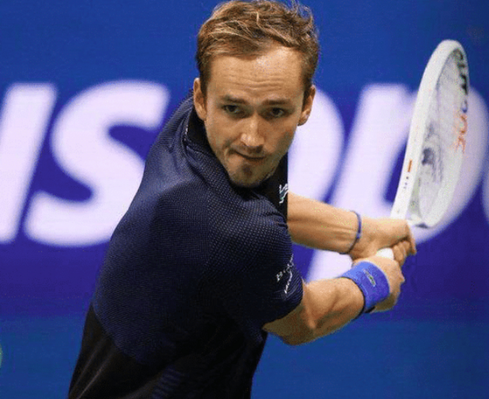 拉沃尔杯险胜美网，梅德韦杰夫点燃赛场