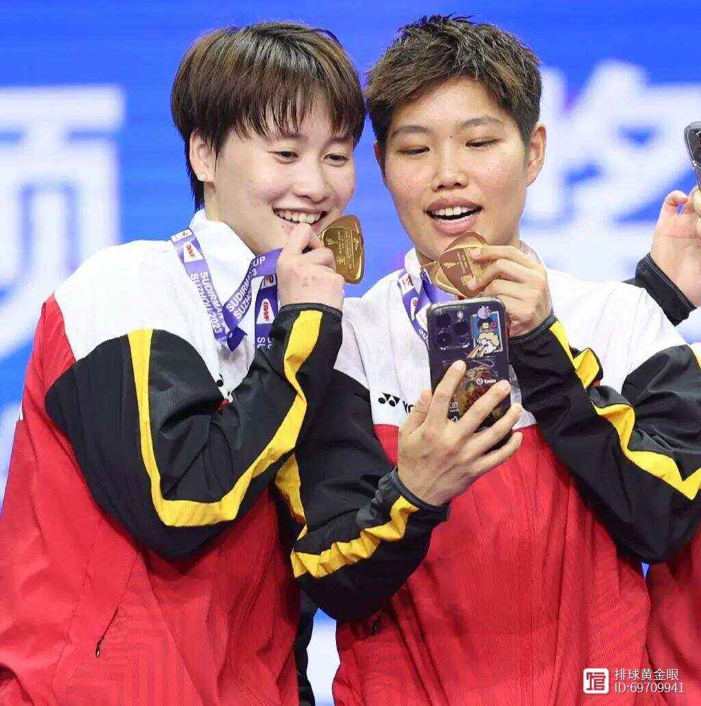 马来西亚队轻取丹麦队，黄鸭组合高光表现