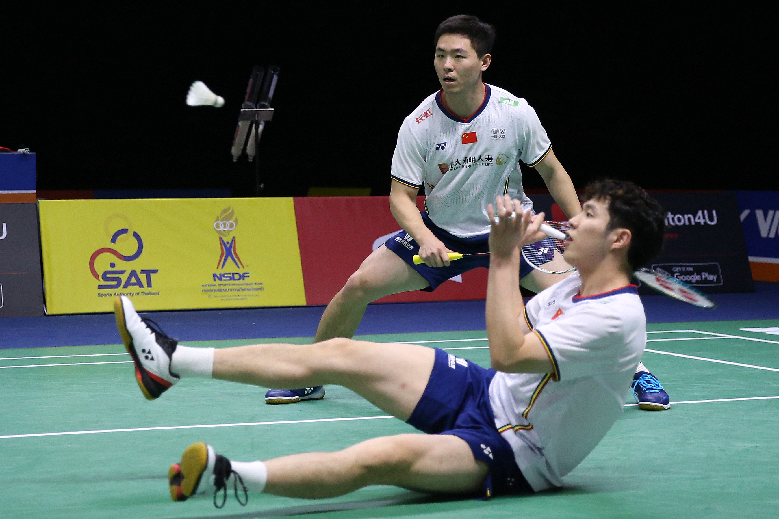 马来西亚队轻取丹麦队，黄鸭组合高光表现