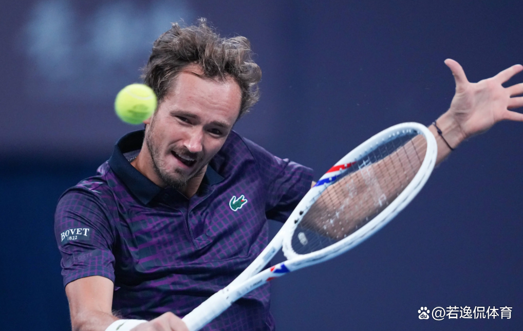 ATP总决赛翻盘澳网，梅德韦杰夫高光表现