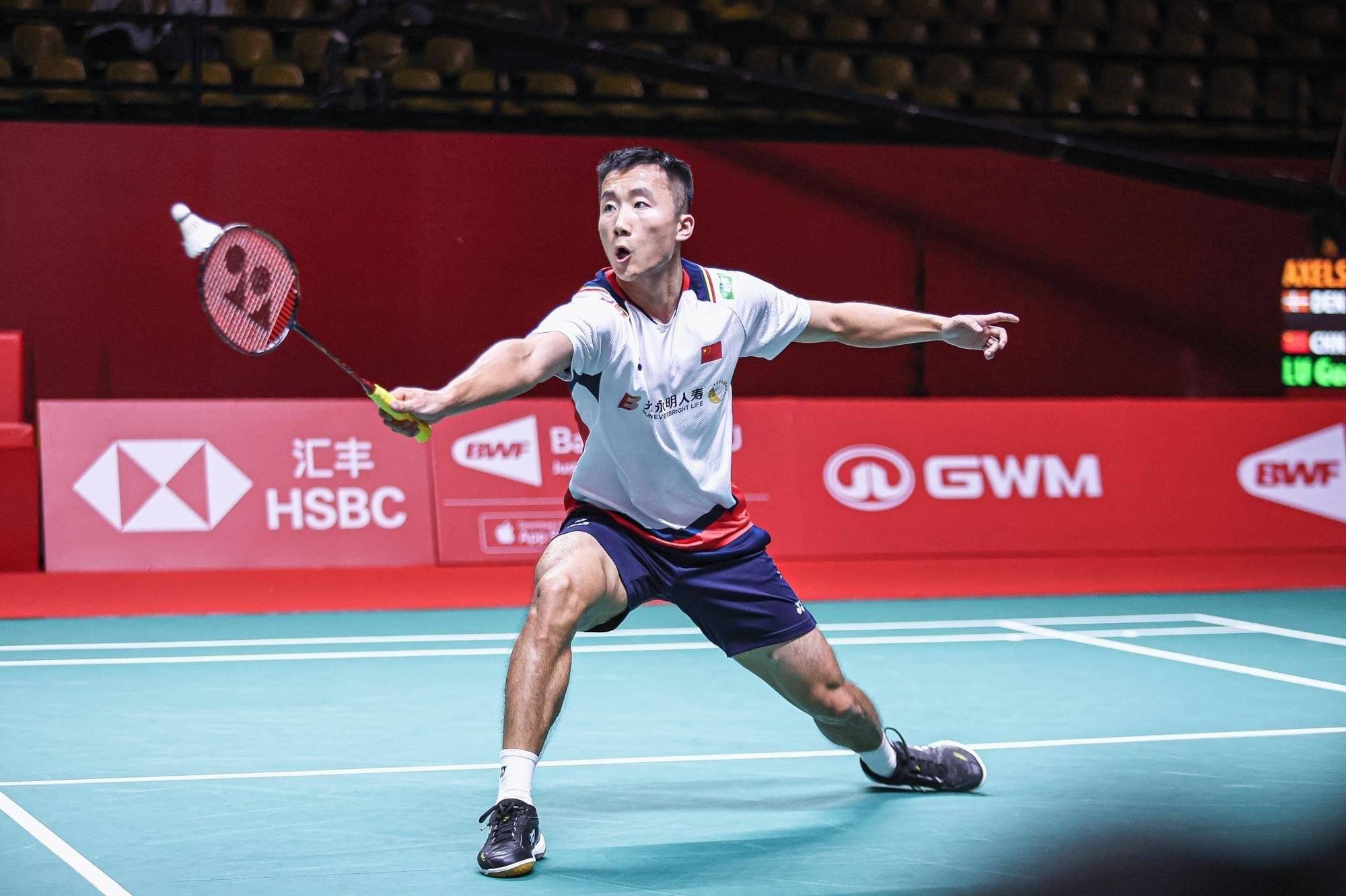 熊猫体育互动-日本队力克韩国队，黄鸭组合高光表现