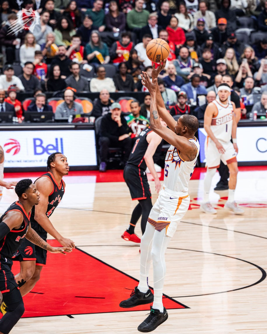 猛龙完胜广州队，约基奇带队取胜