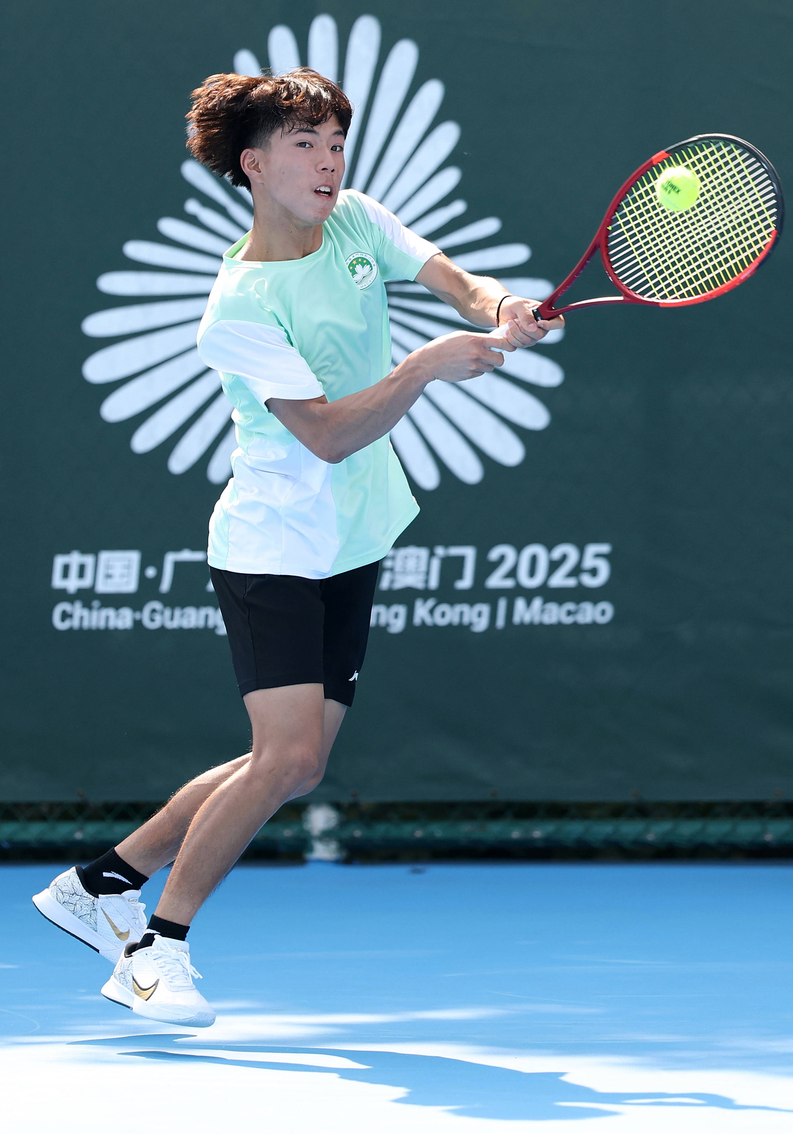 熊猫直播平台-意大利网球队鏖战日本网球队，梅德韦杰夫绝境逆转