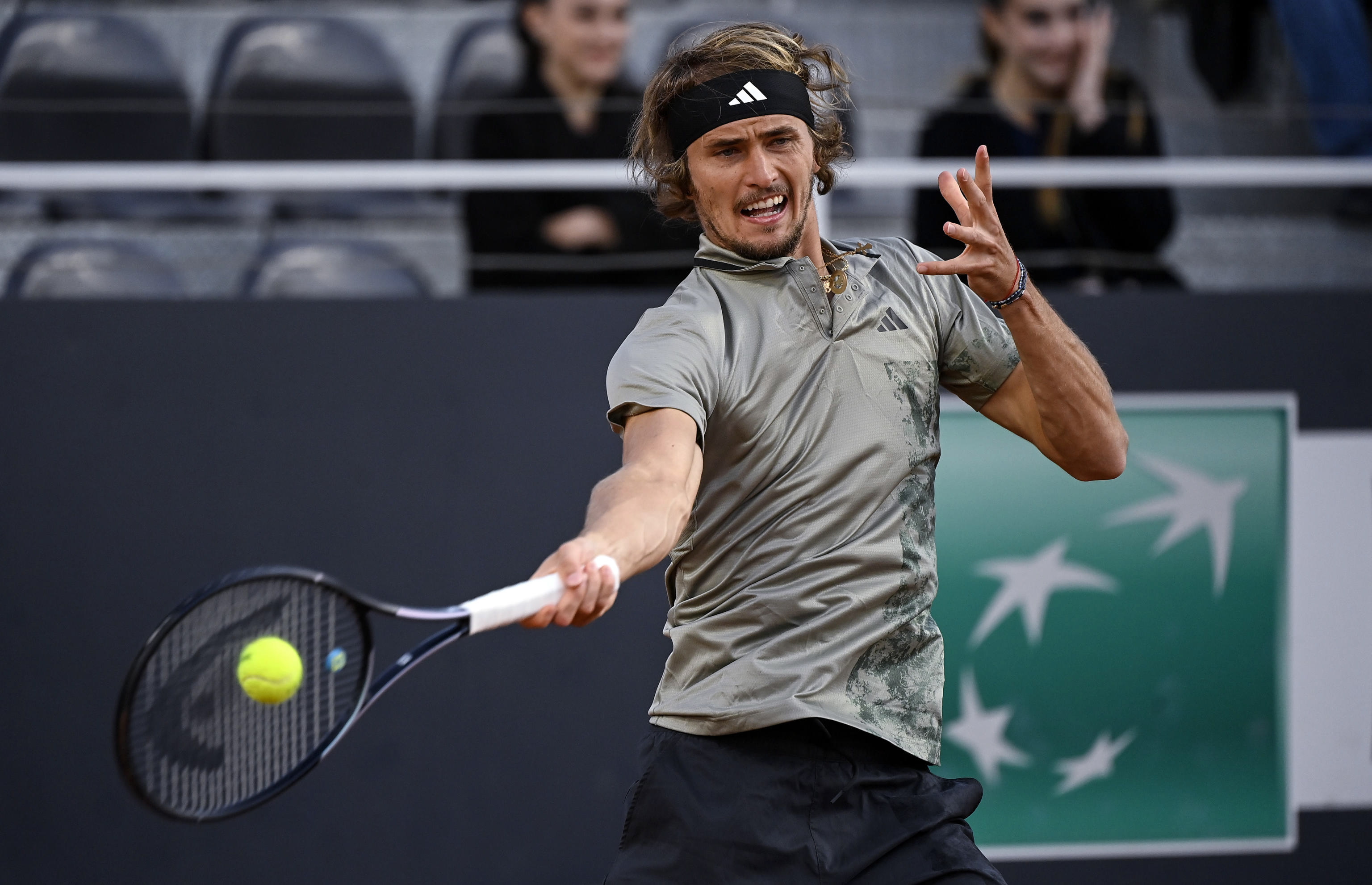 英国网球队翻盘意大利网球队，兹维列夫打破历史纪录