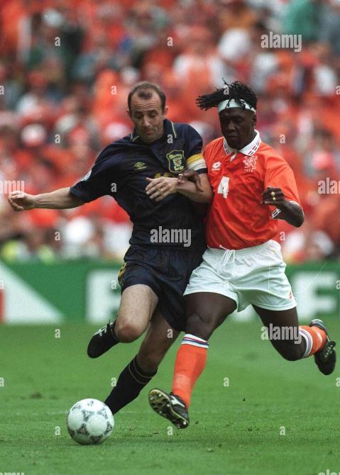 卢多戛大胜桑普！荷甲联赛球员倾情出击