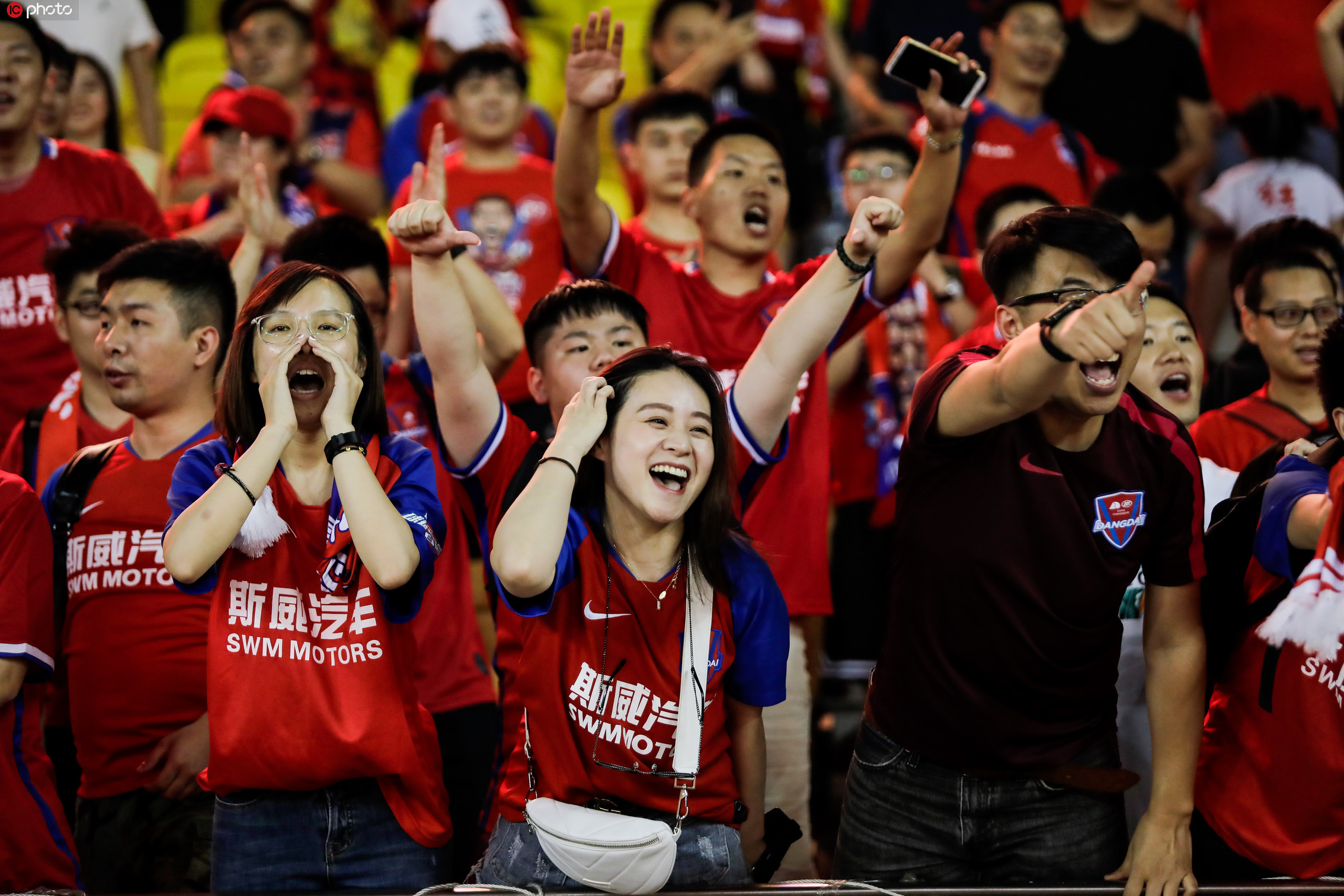 重要比赛打响,全国球迷关注焦点 重要比赛打响,全国球迷关注焦点