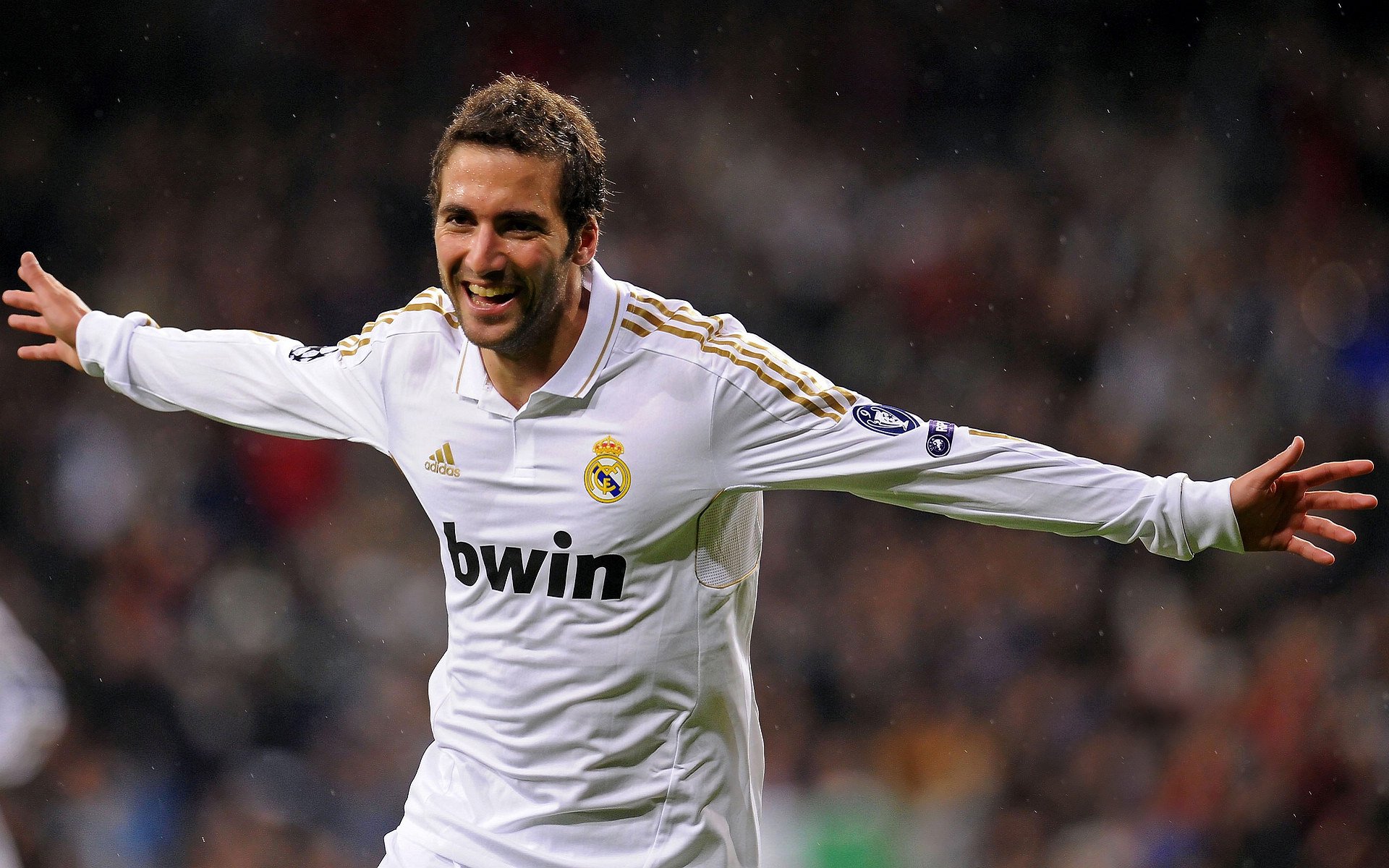 北美烽火与南国惊雷，当世界杯焦点战遇上火箭的极限险胜