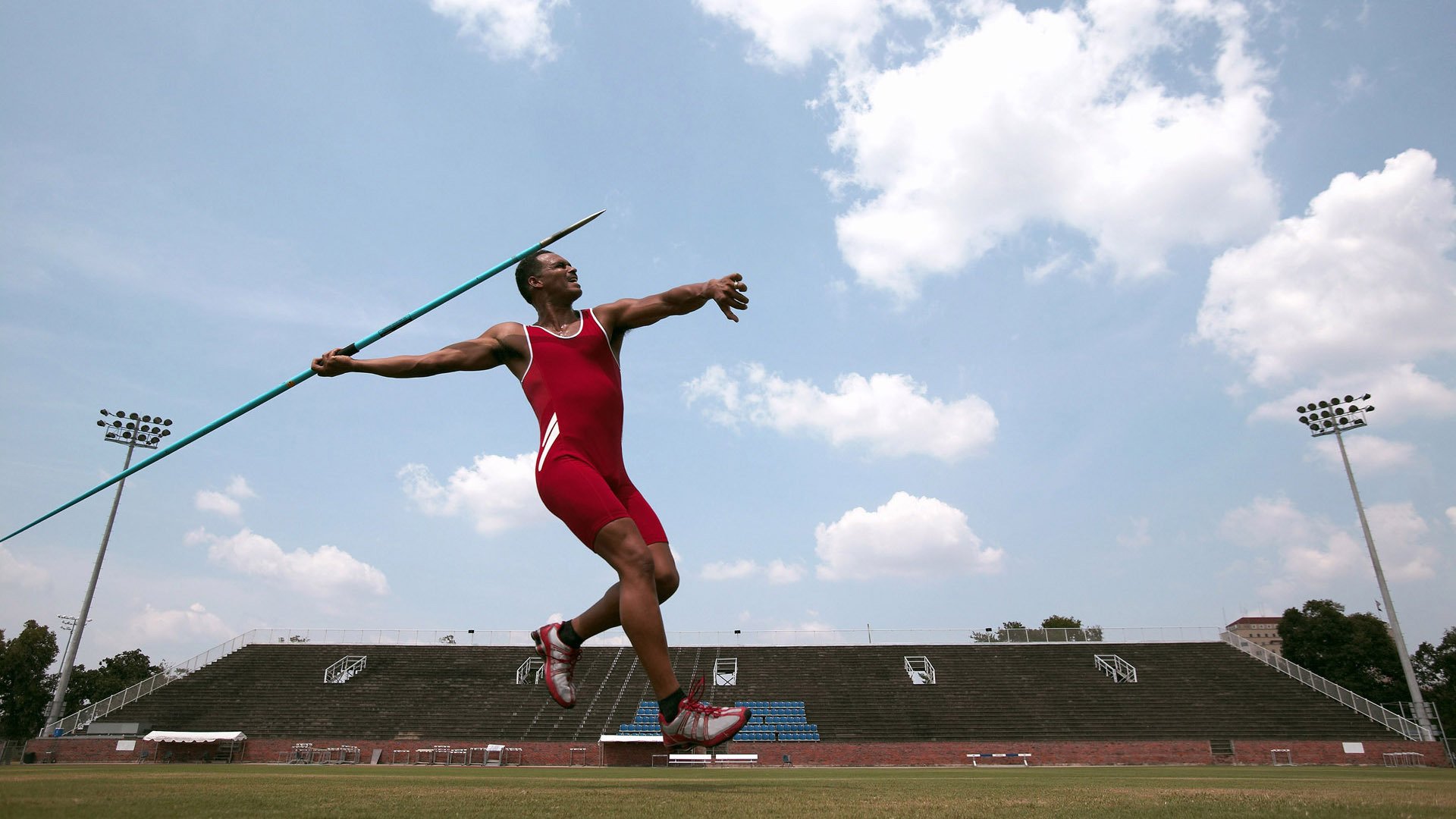 当绿茵场遇见乒乓桌,波兰碾压葡萄牙之夜与许昕的跨界高光