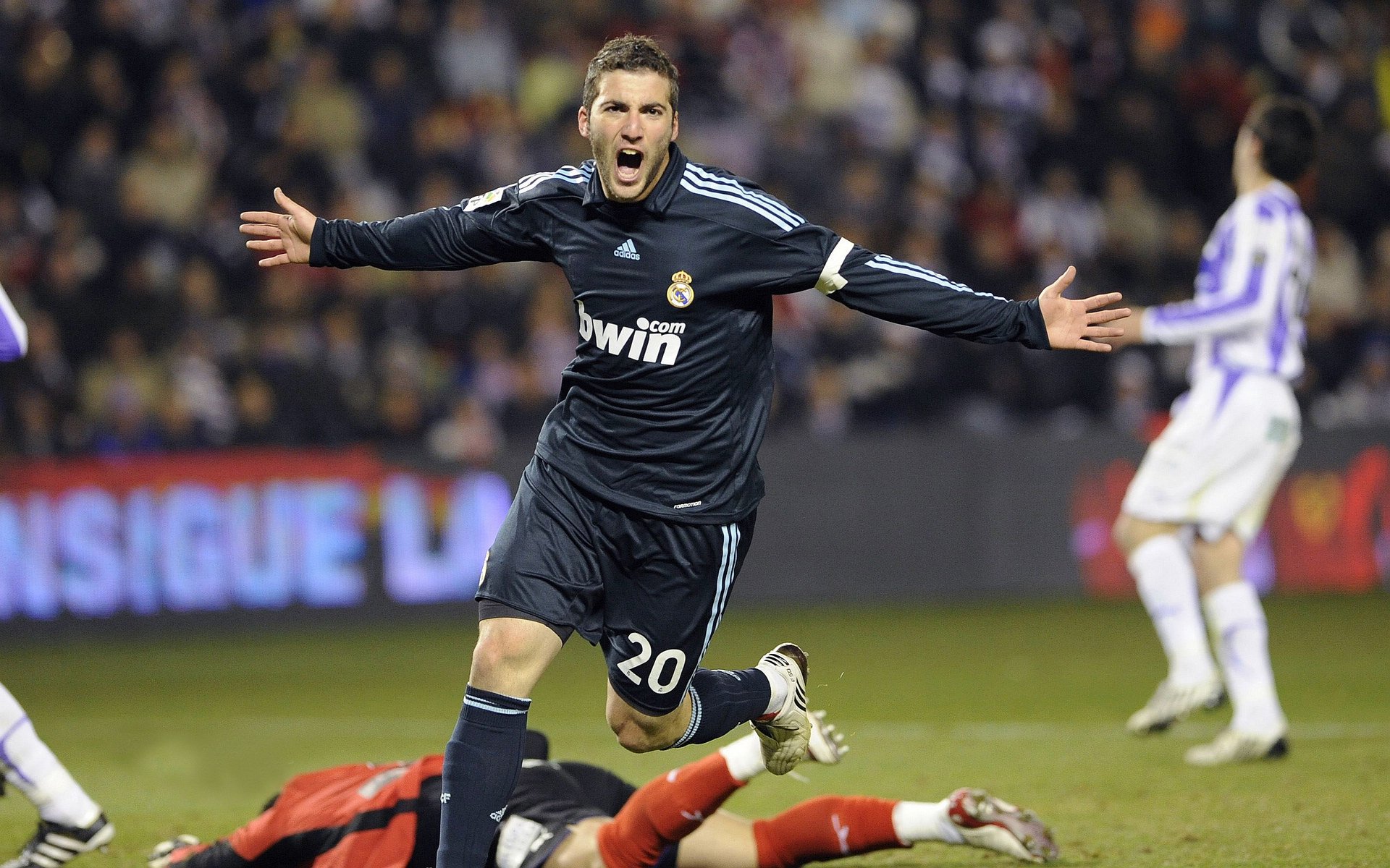 喀麦隆节奏与京多安时刻，利物浦的掌控艺术与曼城的冠军接管